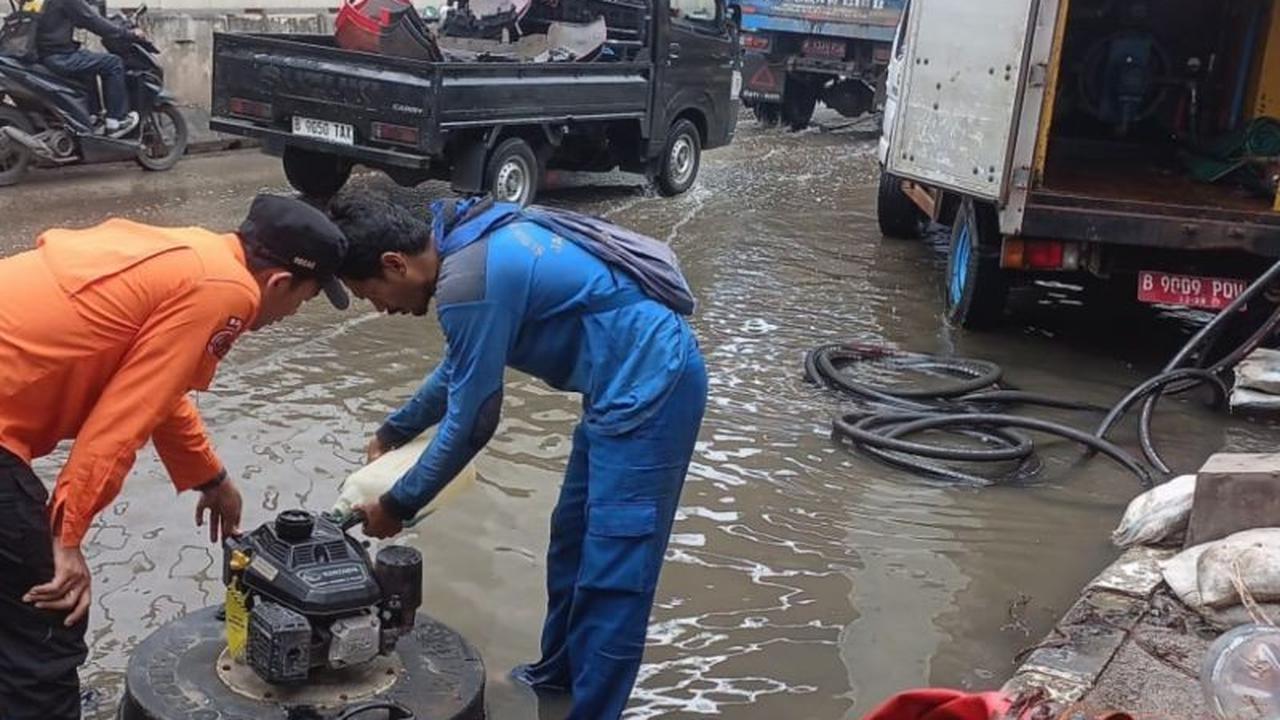 Banjir Rob Rendam Jalan RE Martadinata Jakarta Utara, Lalu Lintas Tersendat