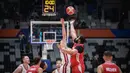 <p>Tip ball dilakukan saat dimulainya laga pembuka Grup H Piala Dunia FIBA 2023 antara Timnas Basket Latvia melawan Timnas Basket Lebanon di Indonesia Arena, Kompleks Gelora Bung Karno, Senayan, Jakarta, Jumat (25/08/2023). (Bola.com/Bagaskara Lazuardi)</p>
