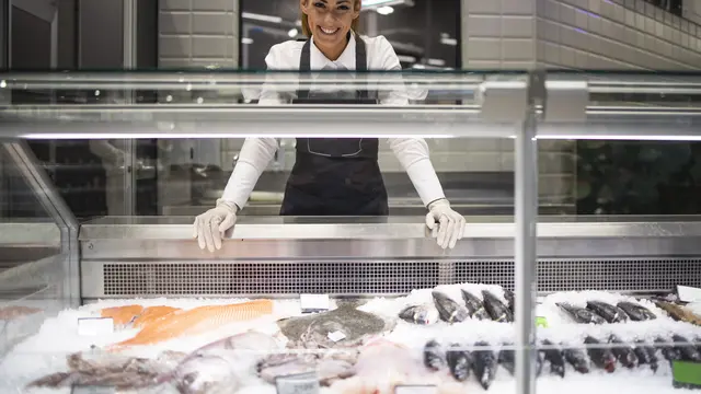 Cara memilih freezer untuk bisnis makanan (Foto: freepik/aleksandarlittlewolf)