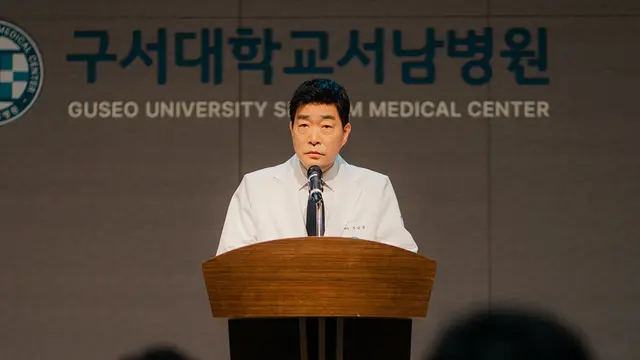 Karakter Boo Seung-kwon di drakor Doctor X yang diperankan oleh Son Hyun-joo. (SBS via Soompi)