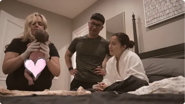 6 Potret Detik-Detik Nikita Willy Melahirkan Pakai Metode Water Birth, Tenang Banget