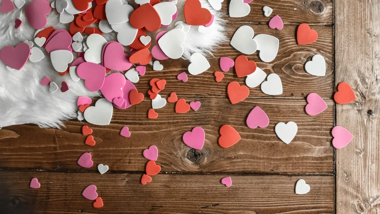 [Bintang] Tarot Hari Ini: Rayakan Valentine dengan Love Tarot