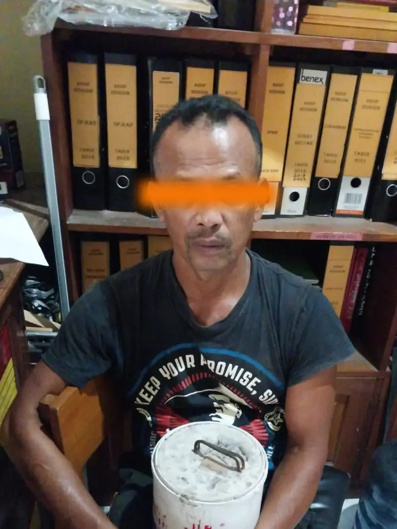 CA (50) seorang pencari barang bekas asal Cirebon Jawa Tengah (istimewa)