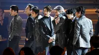 BTS tampil di Grammy Awards 2022. (AP Photo/Chris Pizzello)