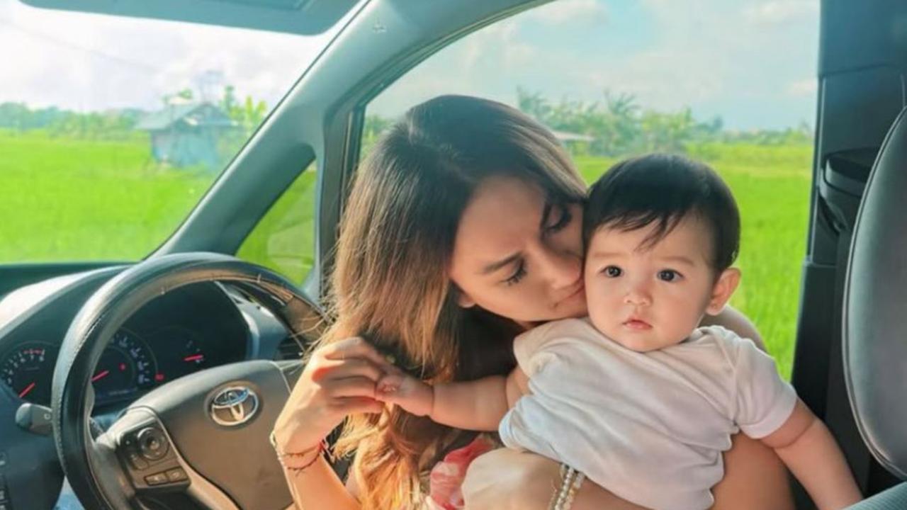 Tengku Dewi Putri yang Kini Tinggal di Bali Bagikan Rutinitas Bersama Buah Hati, Penuh Kehangatan