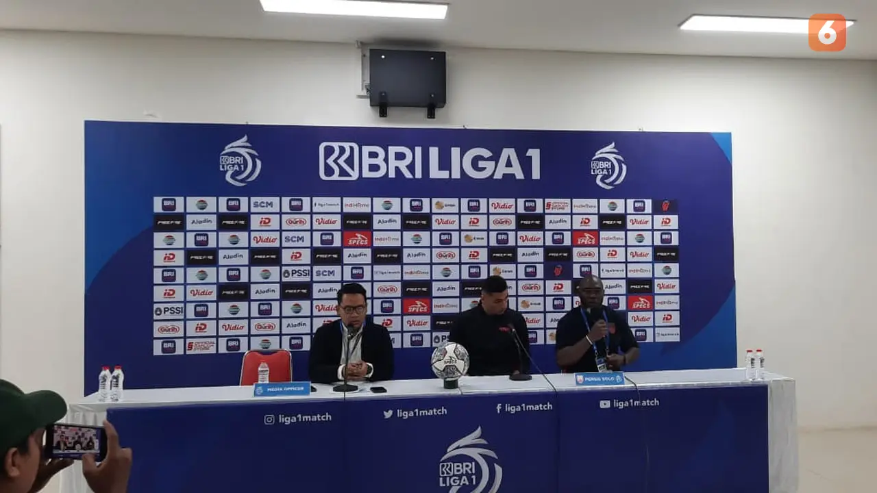 Jacksen F Tiago Dalam Sesi Press Conference Usai Laga Kontra Persita Tangerang