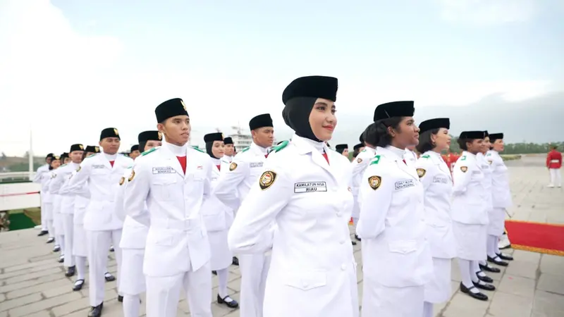 Tim Pasukan Pengibar Bendera Pusaka (Paskibraka) yang bertugas untuk mengibarkan bendera Merah Putih pada Upacara Peringatan Detik-Detik Proklamasi Kemerdekaan Republik Indonesia atau HUT ke-79 RI pada Sabtu, (17/8/2024)