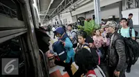 VIDEO: Stasiun Pasar Senen Berangkatkan 23 Ribu Pemudik