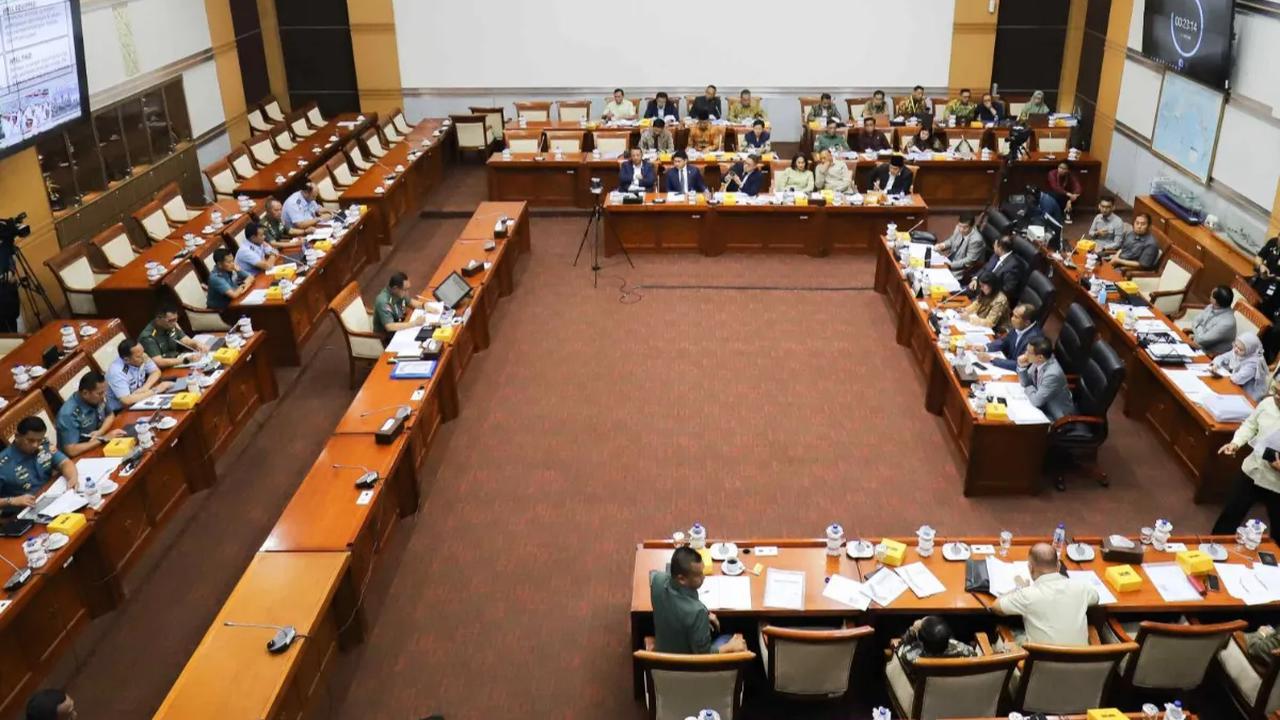 Strategi itu dibeberkan Agus saat menjalani uji kelayakan dan kepatutan atau fit and proper test calon Panglima TNI di Komisi I DPR, Senin (13/11).