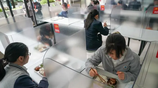 7 Potret Kantin Sekolah di China yang Beradaptasi Karena Pandemi Corona