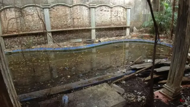 Rumah artis 80-an terbengkalai