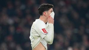 Ekspresi kekecewaan Kai Havertz dalam laga FA Cup antara Arsenal vs Manchester United, Minggu (12/1/2025). (c) AP Photo/Kin Cheung