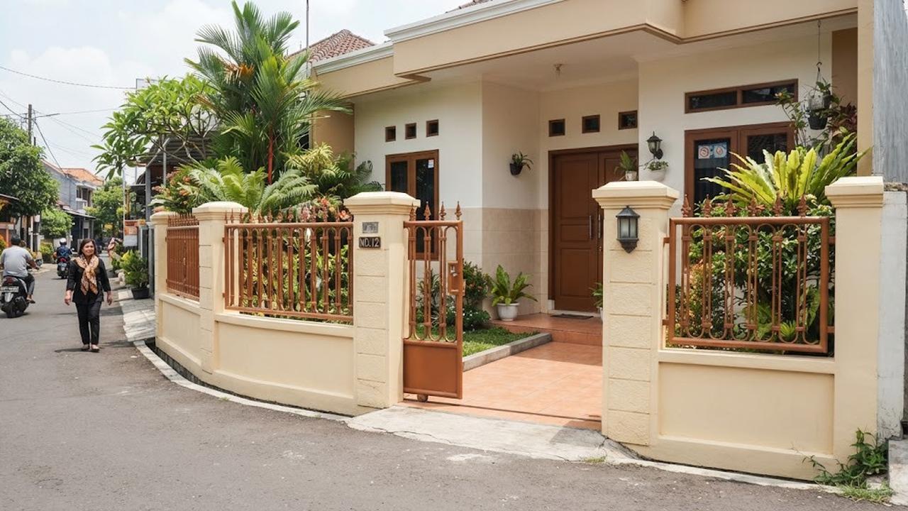 Warna cat pagar warm tone yang terlihat elegan model krem untuk pagar rumah