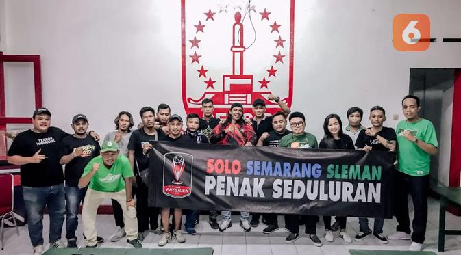 <p>Euforia Tiga Suporter dari Tiga Klub Grup A di Piala Presiden (Dewi Divianta/Liputan6.com)</p>