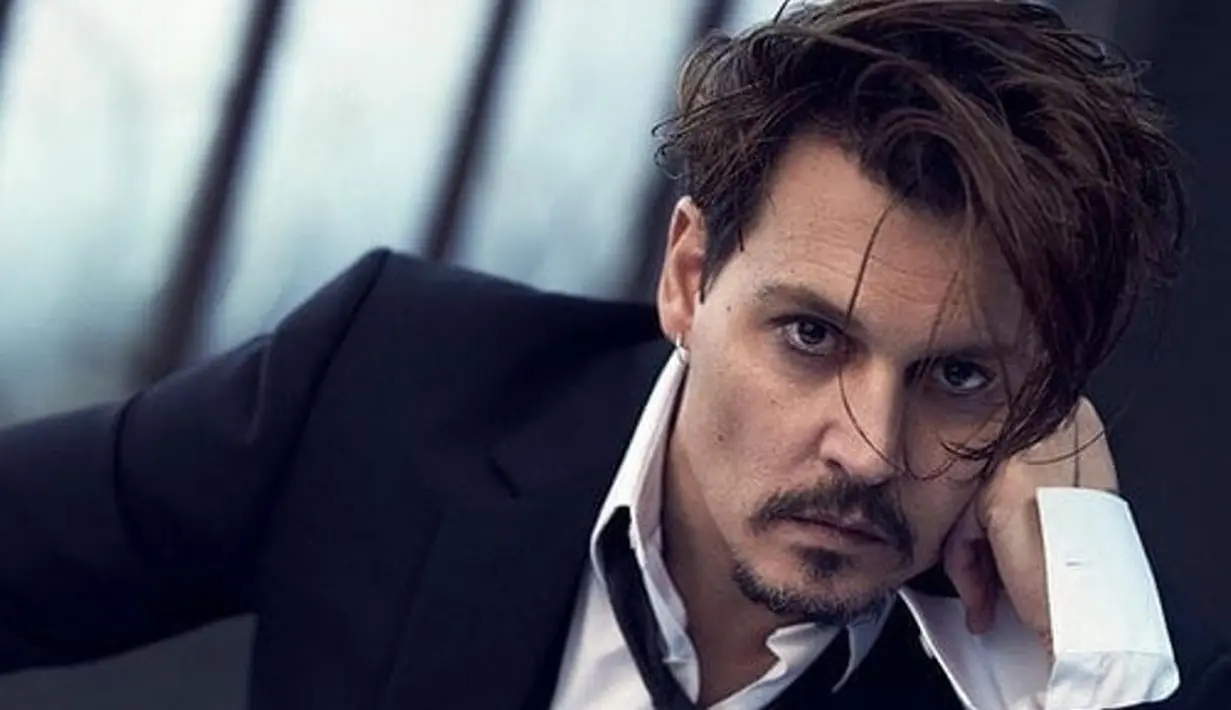 Dilansir dari USMagazine, Johnny Depp pernah mengatakan bahwa ia kehilangan keperjakaan di usia 13 tahun. (instagram/johnnydepp_officiall)