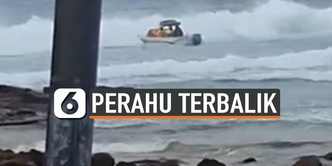 VIDEO: Baru Berlayar, Perahu Terbalik Dihantam Ombak Besar