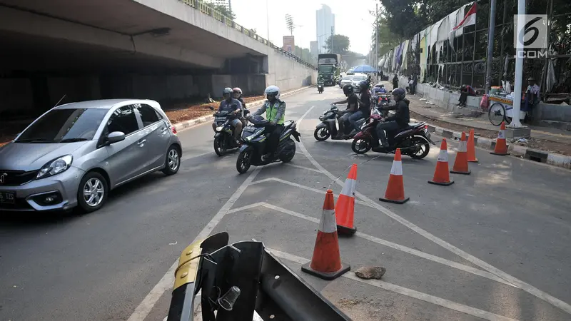 Antisipasi Unjuk Rasa Susulan, Poisi Tutup Akses Menuju Gedung DPR