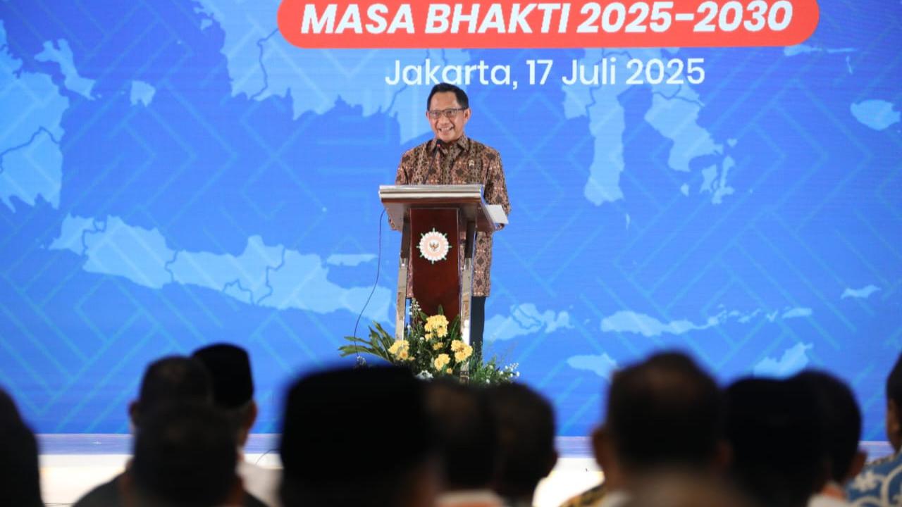 Mendagri Tito Kukuhkan Dewan Pengurus APKASI Masa Bakti 2025–2030