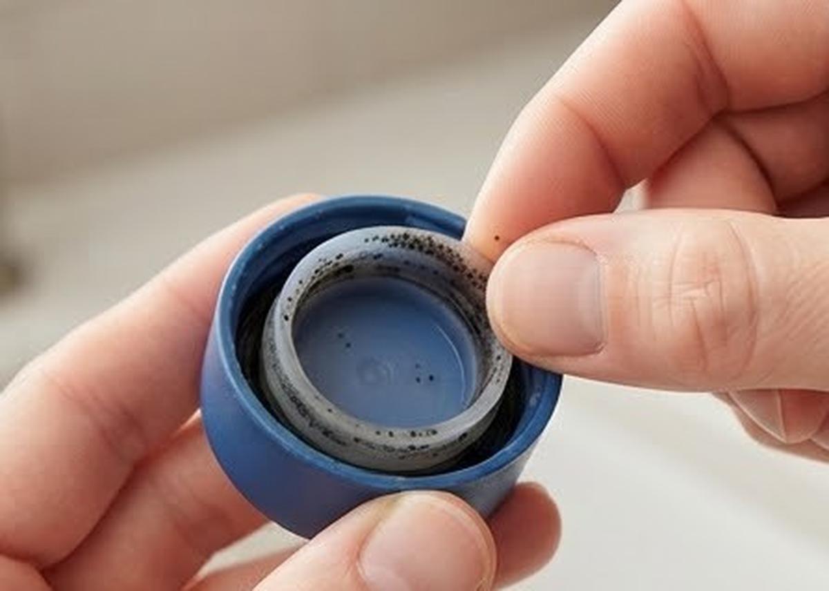 Cara Membersihkan Karet Tutup Botol Minum yang Berjamur