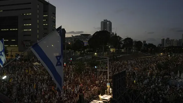 Warga Israel berdemonstrasi pada Minggu (1/9/2024) di Tel Aviv untuk menuntut gencatan senjata segera atas perang di Jalur Gaza.