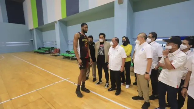 Ketum KONI Kunjungi Pelatnas timnas basket Indonesia untuk SEA Games 2021
