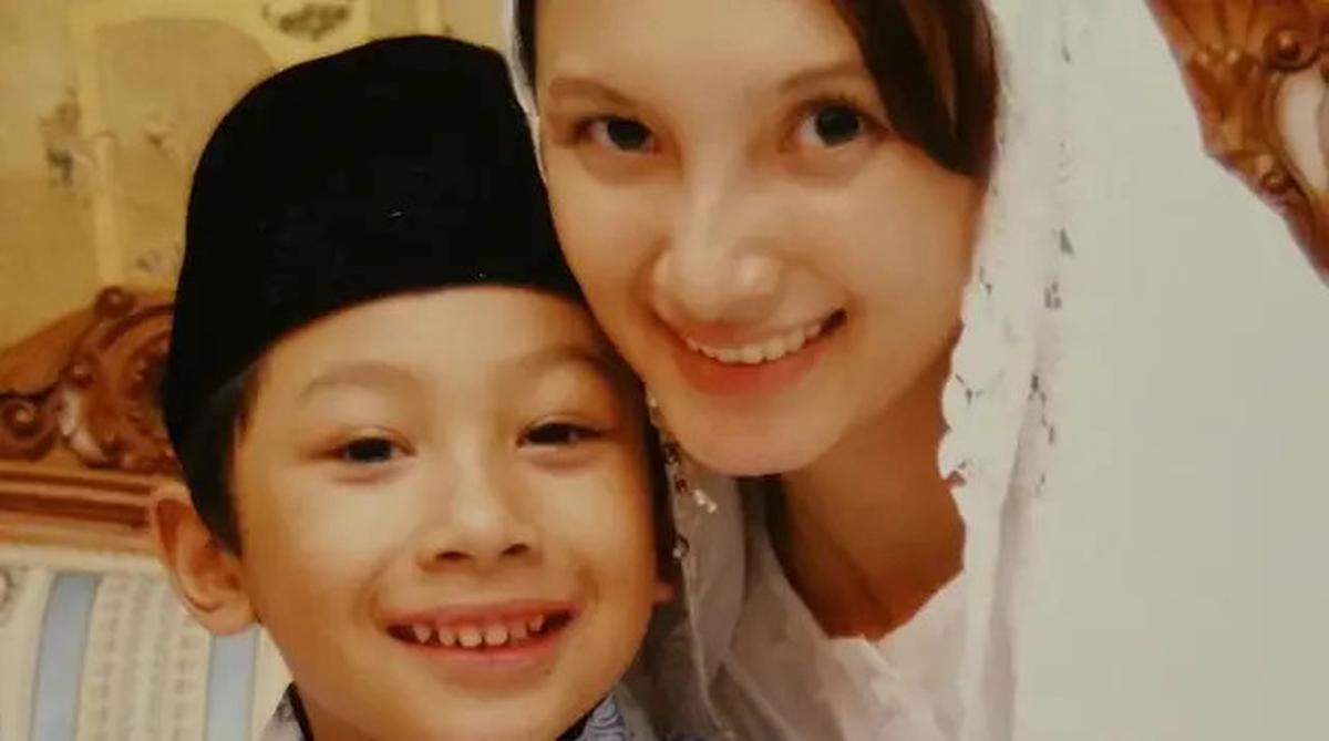 Darma dan ibunya, Tata Cahyani, sering membagikan momen kebersamaan mereka di media sosial.