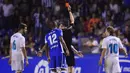 Kapten Real Madrid, Sergio Ramos, mendapat kartu merah saat pertandingan melawan Deportivo La Coruna pada laga La Liga di Stadion Riazor, Senin (21/8/2017). Real Madrid menang 3-0 atas Deportivo La Coruna. (AFP/Miguel Riopa)