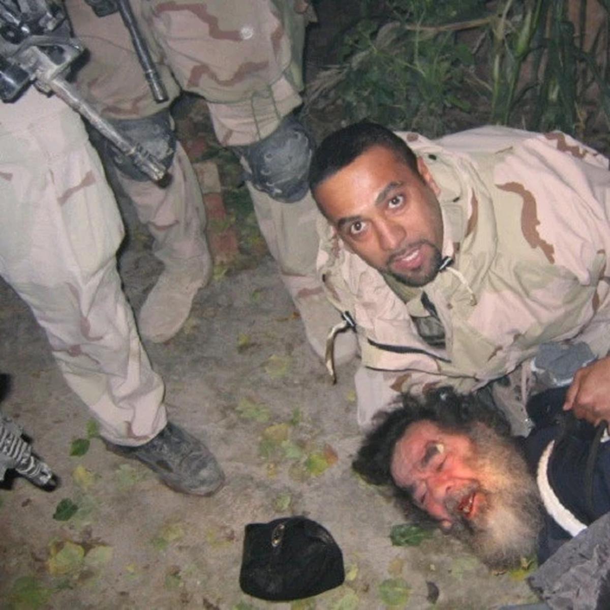 Penangkapan Saddam Hussein oleh pasukan AS 13 Desember 2003 (US Army)