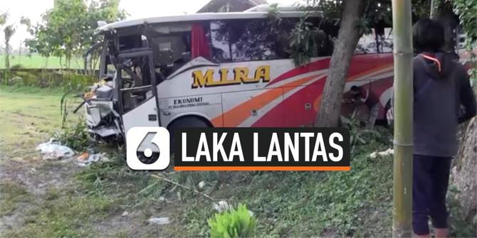 VIDEO: Ingin Menyalip Kendaraan Lain Bus Tabrak Truk, 1 Orang Tewas
