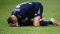 Striker Juventus, Cristiano Ronaldo kecewa usai gagal memanfaatkan peluang saat menghadapi Benevento dalam laga lanjutan Liga Italia 2020/2021 pekan ke-28 di Allianz Stadium, Turin, Minggu (21/3/2021). Juventus kalah 0-1 dari Benevento. (AFP/Marco Bertorello)