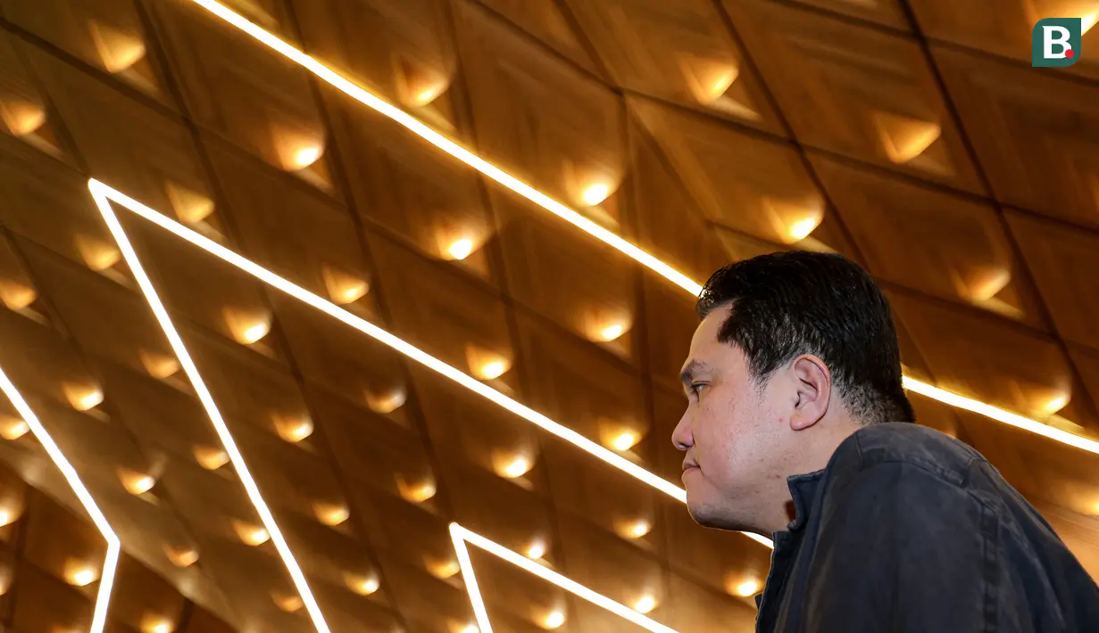 Ketua umum PSSI, Erick Thohir ketika nonton bareng laga Grup D Piala Asia 2023 antara Timnas Indonesia melawan Irak di Senayan Avenue, Senayan, Jakarta, Senin (15/01/2024) malam WIB. (Bola.com/Bagaskara Lazuardi)