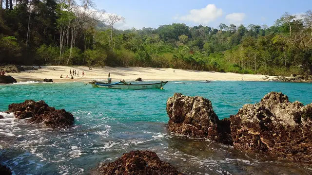 Pantai Rajegwesi