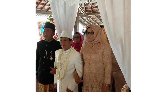 Resmi Menikah, Ini 6 Momen Mesra Pernikahan Ginanjar dan Tiara Amalia (sumber: Instagram.com/griyaageng_salasar)
