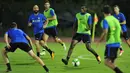 Para pemain Inter Milan mengikuti sesi latihan di Nanjing, China, Minggu, (23/7/2017). Inter Milan akan menghadapi Olympique Lyon pada laga turnamen pramusim ICC 2017. (AFP/STR)