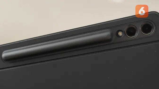 <p>Samsung sudah menyertakan S Pen disetiap pembelian Galaxy Tab S9 Plus. (Liputan6.com/ Yuslianson)</p>