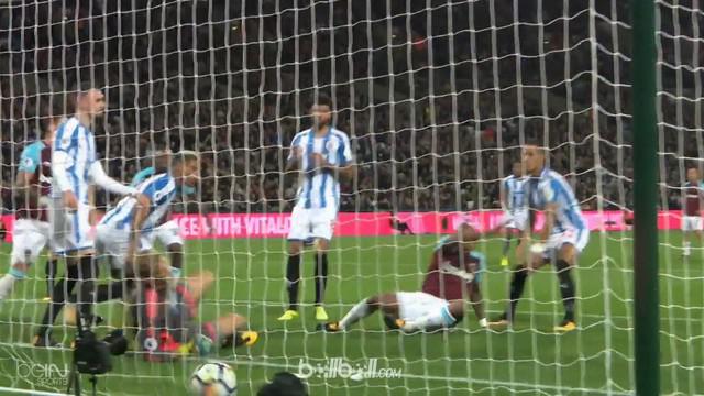 Berita video highlights Premier League antara West Ham melawan Huddersfield dengan skor 2-0. This video presented by Ballball.