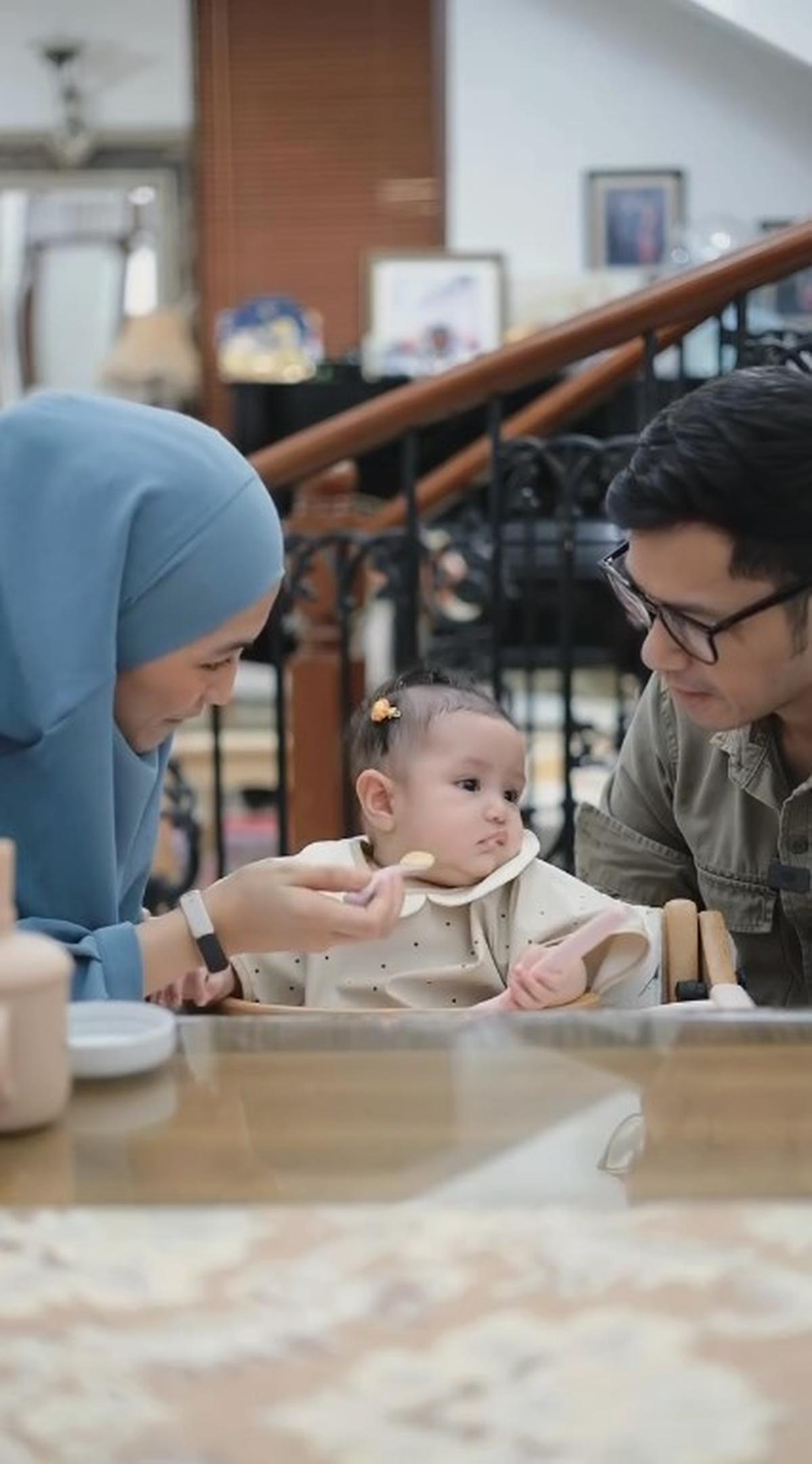 Momen Anak Bungsu Alyssa Soebandono MPASI Pertama, Begini Reaksinya - Dibuatkan Sendiri oleh sang Ibu