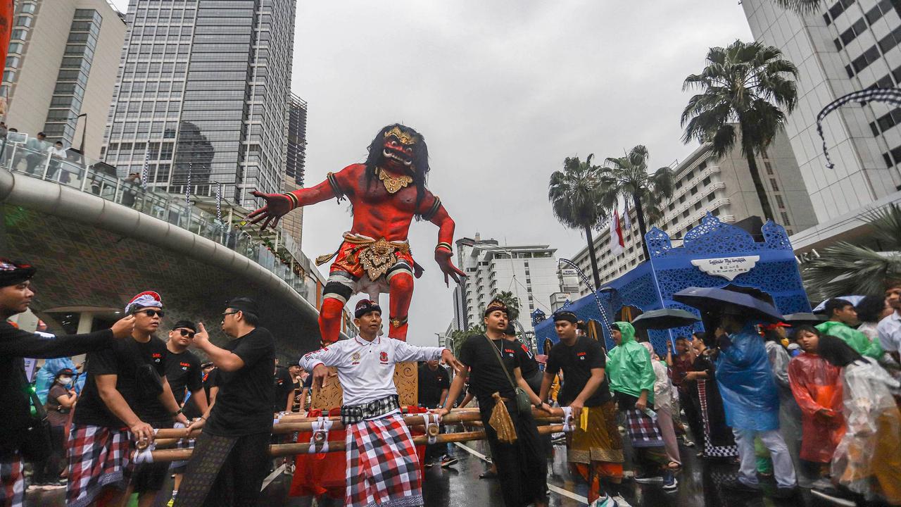 FOTO: Pawai Ogoh Ogoh Semarakkan Jakarta Jelang Hari Raya Nyepi