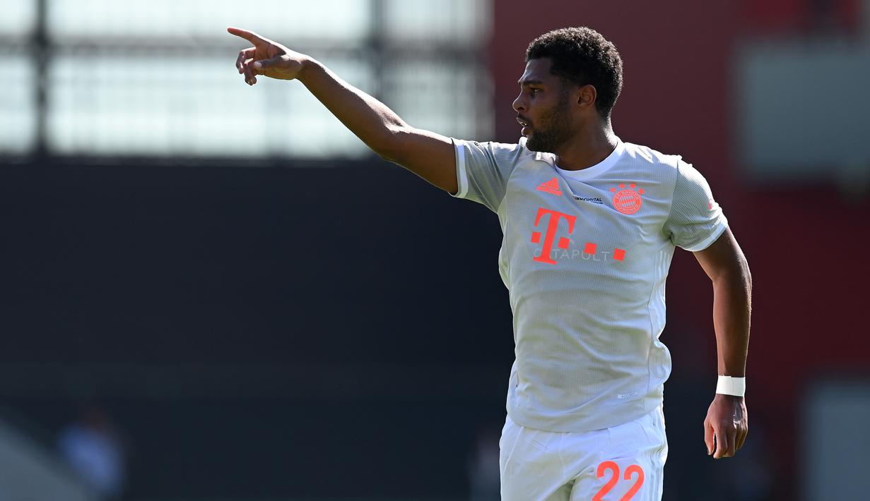 Gelandang Bayern Munchen, Serge Gnabry, saat menghadapi Marseille pada laga persahabatan di Allianz Arena, Sabtu (1/8/2020) dini hari WIB. Bayern Munchen menang 1-0 atas Marseille. (AFP/Christof Stache/various sources)