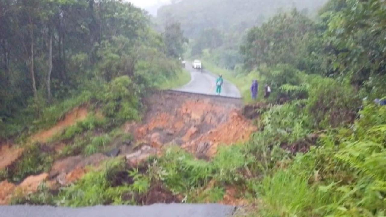 VIDEO: Banjir dan Tanah Longsor Hancurkan Rumah di Tapsel, Warga Panik Hingga Terjebak dalam Hutan