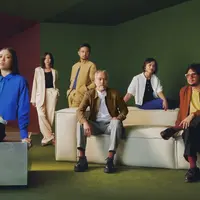 Intip inspirasi outfit sederhana untuk tampil layaknya eksekutif dari Lukman Sardi hingga Sheila Dara (Executive)