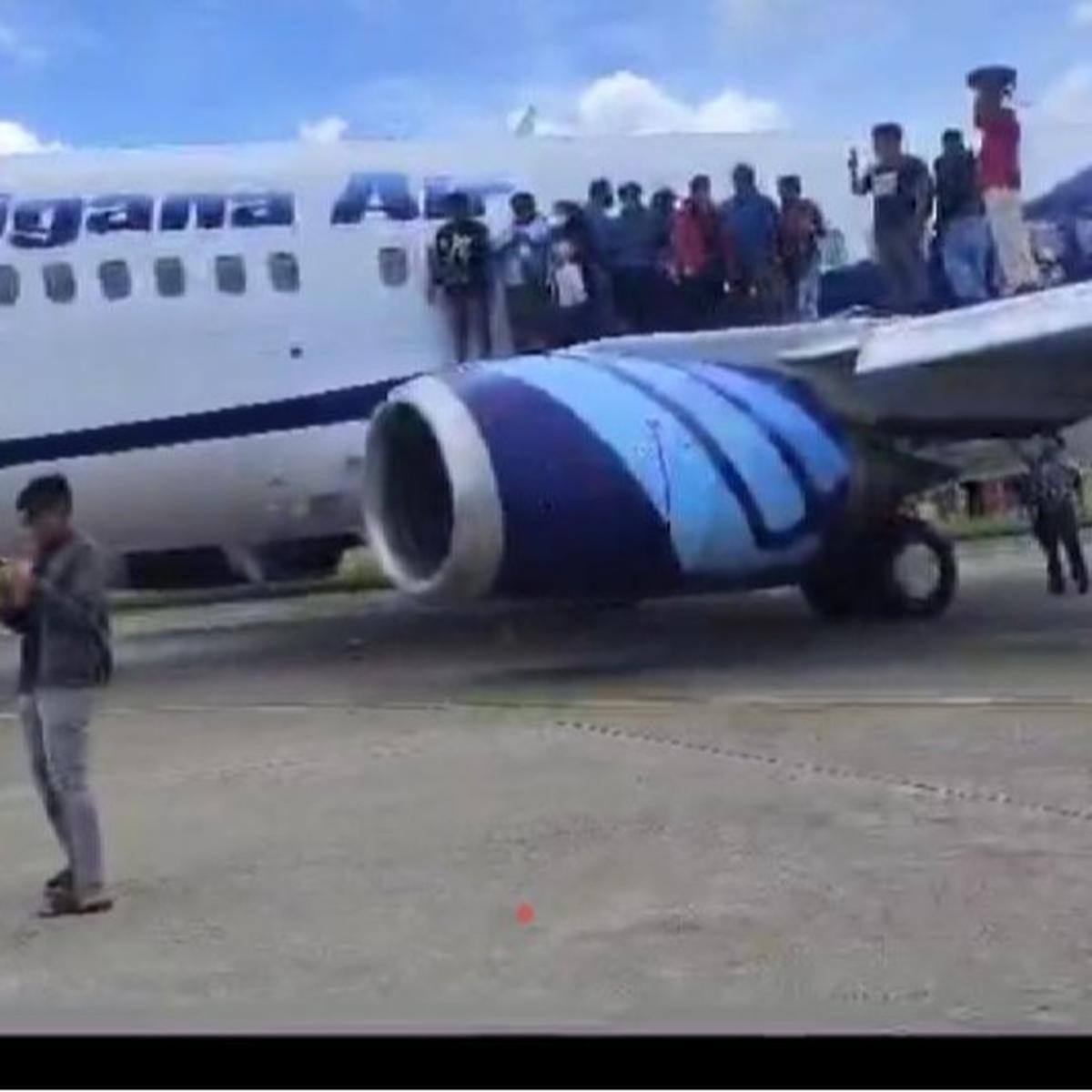 Mesin Pesawat Trigana Air Terbakar saat Mau Terbang