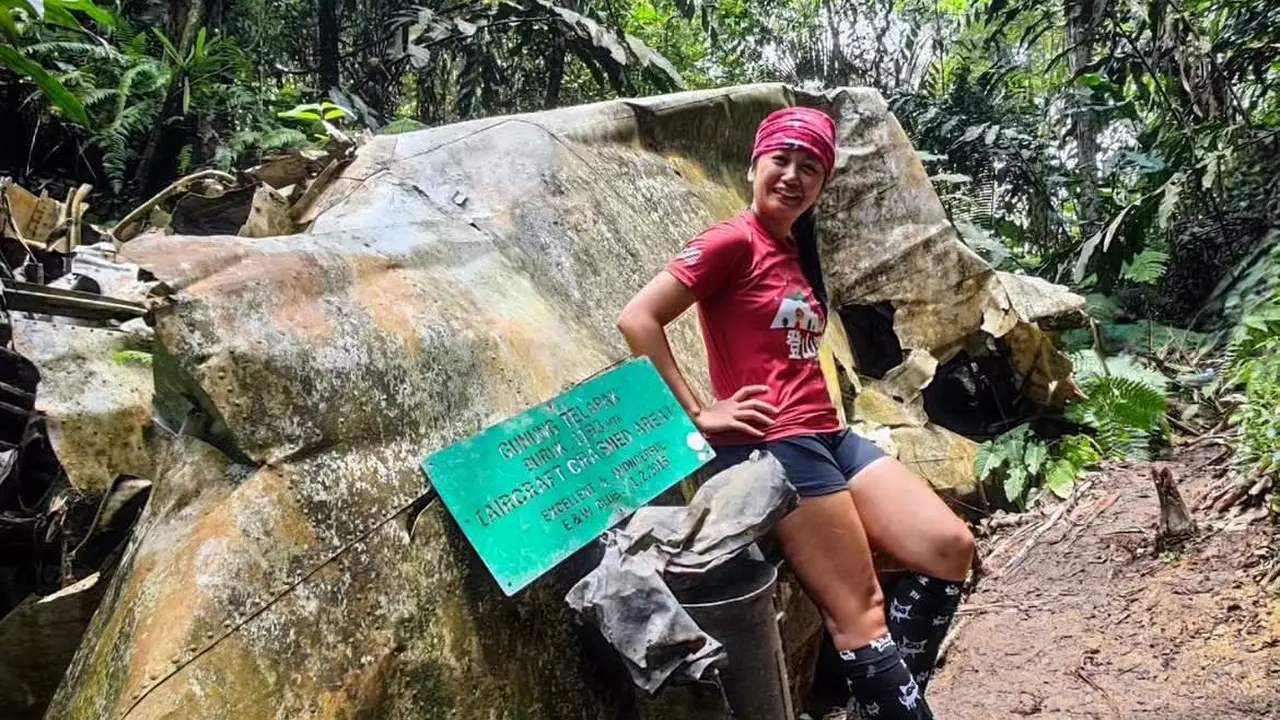 Gunung Telapak Buruk di Malaysia adalah tempat jatuhnya pesawat Perang Dunia II
