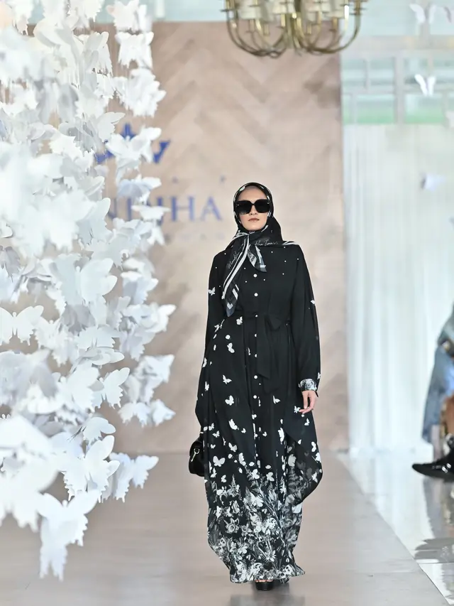 Ivan Gunawan Luncurkan Koleksi Lebaran, dari Hijab sampai Rantai Emas