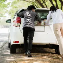 Mobil matik nyaman dipakai di kemacetan, tapi salah penggunaan bisa bikin transmisi cepat jebol (Freepik)