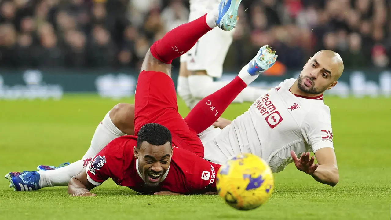 Foto: Solid dan Disiplinnya Pertahanan MU Meski Berulang Kali Digempur Pemain Liverpool pada Laga Panas di Liga Inggris