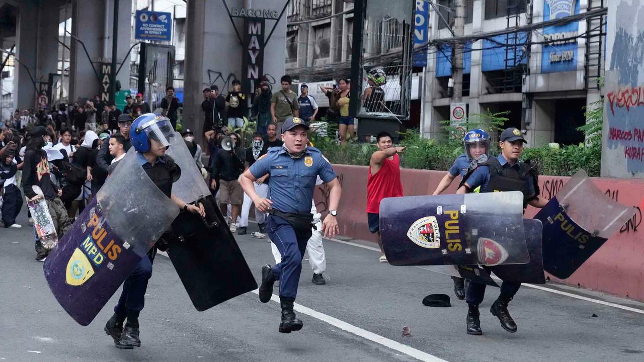 FOTO: Bentrokan di Manila,  49 Orang Ditangkap dalam Aksi Antikorupsi Filipina