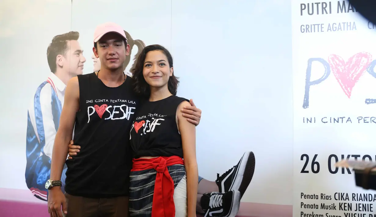 "Sama papanya belum pernah ketemu. Sama mamanya pernah, kan mamanya juga datang ke premiere. Kami ketemu, terus ngobrol-ngobrol," Adipati Dolken menjelaskan. (Adipati Dolken/Bintang.com)