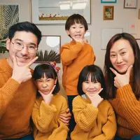 Intip gaya kompak outfit kimbab family, keluarga multikultural yang harmonis. (Foto: Instagram.com/Kimbabfamily.official).