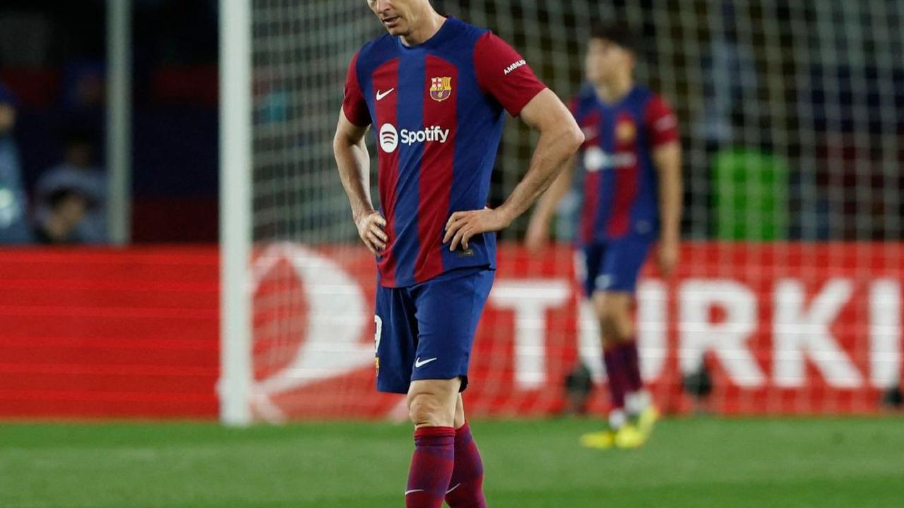 Langkah Barcelona di Liga Champions 2023/2024 harus terhenti setelah mengalami kekalahan pahit dari Paris Saint Germain (PSG), pada Selasa (16/4/2024) waktu setempat. Pada laga leg kedua yang berlangsung di Stadion Olimpic Lluis Companys, Barcelona, tim a